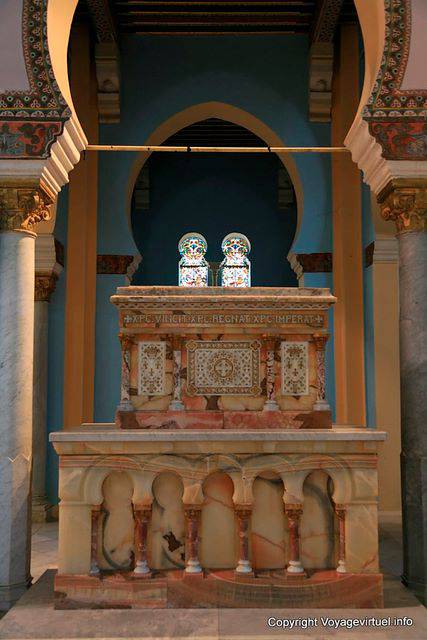 Carthage, Saint Louis Cathedral Altar mit der Aufschrift 