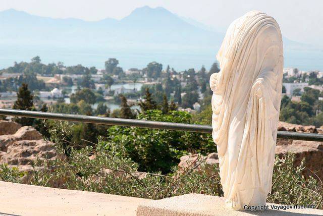 Carthage, archäologische Stätte, schöne Tuch aus weißem Marmor - Tunesien