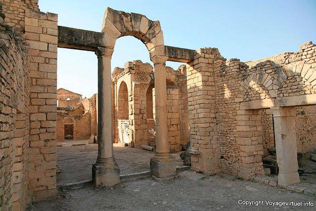 Dougga in Les Thermes Antoniniane - Tunesien