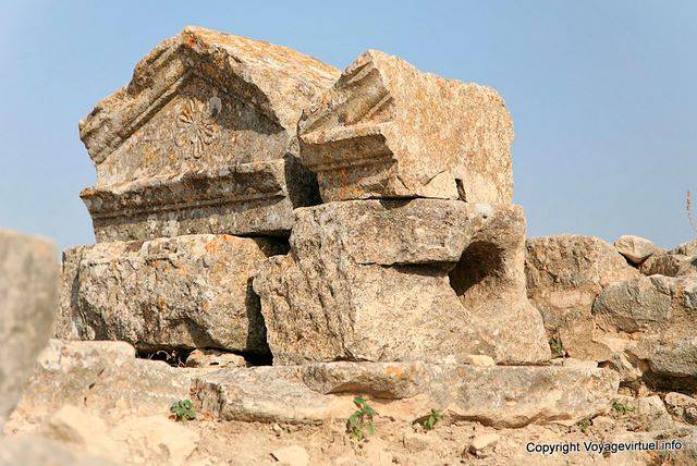 Dougga, bleibt Steinrohr - Tunesien