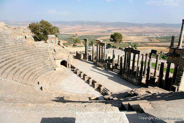 Dougga Blick auf das Theater von der Tribüne - Tunesien