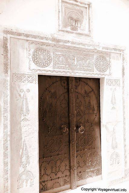 Hammamet, geschnitzte Dekoration von einer Tür (Sepia) - Tunesien