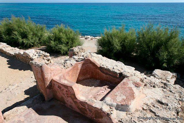 Kerkuane, Reste von einem Schuh-Wanne zum Baden am Meer - Tunesien