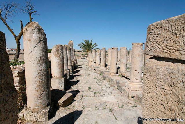 Maktar, Basilika, Ausrichtung abgeschnitten Spalten - Tunesien
