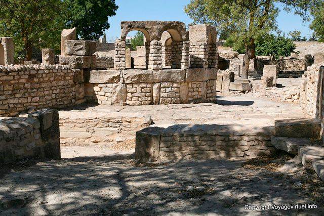 Archäologische Stätte Makthar, Badezimmer Schola der Juvenes - Tunesien