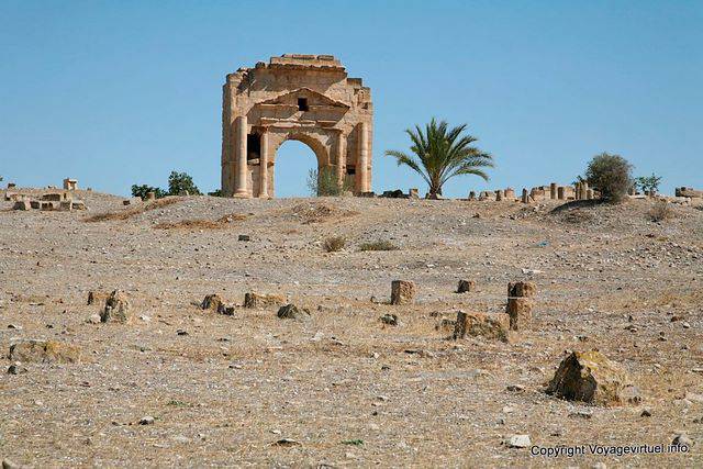 Maktar, Forum, der Triumphbogen des Trajan - Tunesien