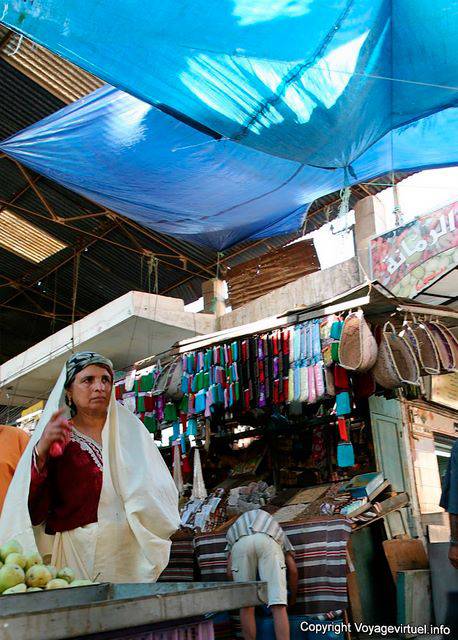 Sfax, eine Frau auf dem Markt - Tunesien