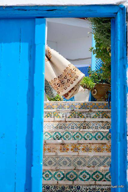 Sidi Bou Said, Treppen mit Fliesen - Tunesien