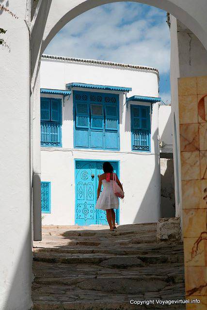 Sidi Bou Said, das Mädchen in weißen - Tunesien