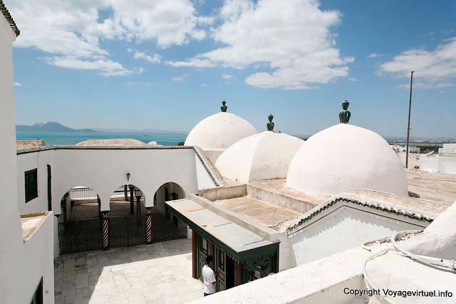 Sidi Bou Said, Moschee Zaouia Shan, Hof - Tunesien