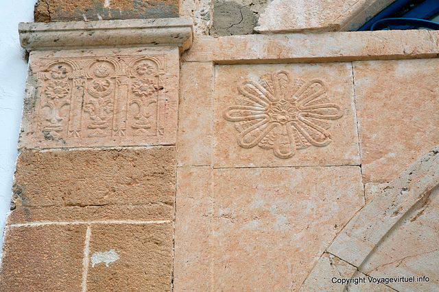 Sidi Bou Said, Flachrelief auf den Wandschilder - Tunesien