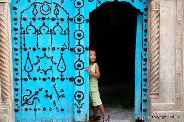 Tunis Medina Kind an der Tür - Tunesien