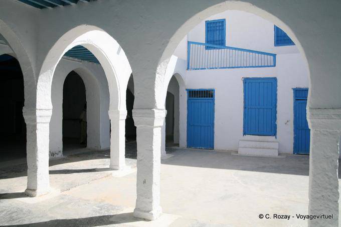 Hof, jüdische Synagoge in Djerba - Tunesien