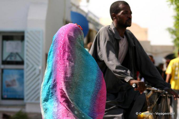 Woman in Fouta, Djerba, Houmt Souk - Tunesien