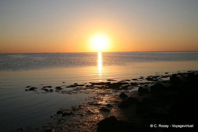 Sonnenuntergang vom Marabout Sidi Jmour, Djerba gesehen - Tunesien