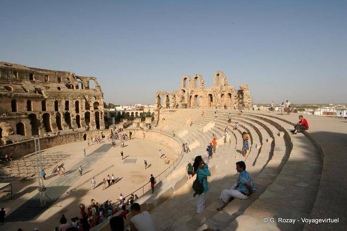 Restauriert Teil der Steinstufen des Zuschauerraums, Amphitheater von El Jem - Tunesien