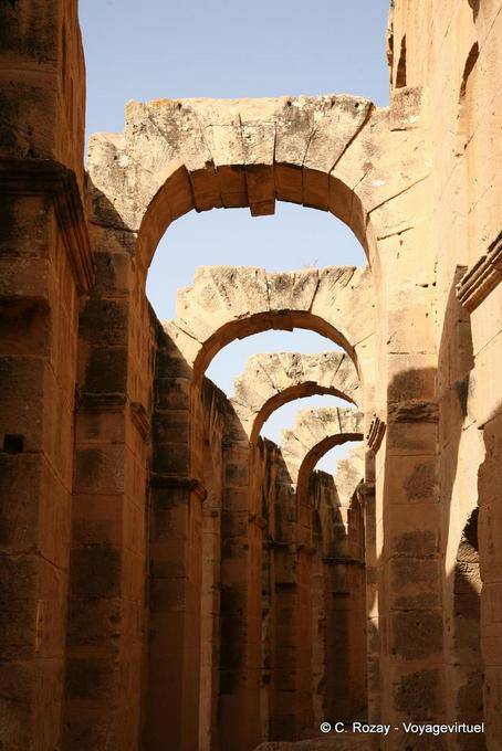 Steinbögen, Amphitheater von El Jem - Tunesien