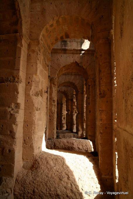 El Jem, zu Fuß in den Fluren - Tunesien