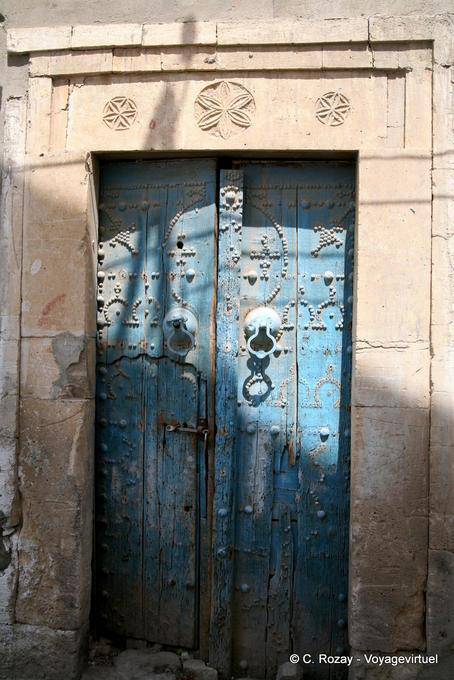 Eine weitere Tür, die älter sind als Durchschnitt Kairouan - Tunesien