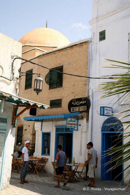 Auseinandersetzung vor dem Barrouta Restaurant, Kairouan - Tunesien