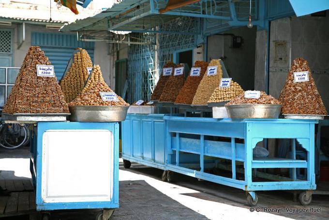 Makrouds Pyramiden auf den Ständen, Spezial Kairouan - Tunesien