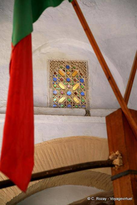Flagge und Glasmalerei, Bir Barouta, Kairouan - Tunesien