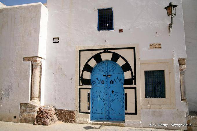Mausoleum von Sidi Abid Ghariani Tür zu Amphoren, Kairouan - Tunesien