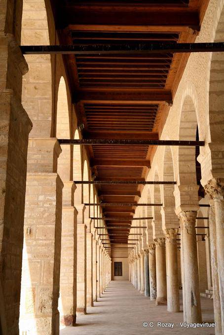 Ausrichten Säulen Oqba Ibn Nafaa Moschee Kairouan - Tunesien