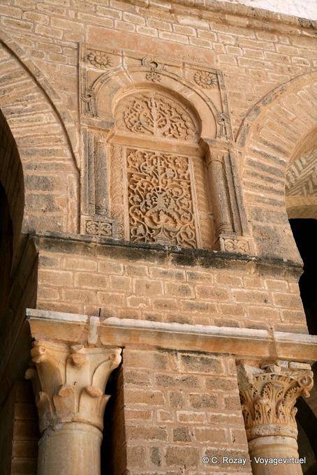Skulptur an der Wand, Moschee Sidi Oqba Kairouan - Tunesien