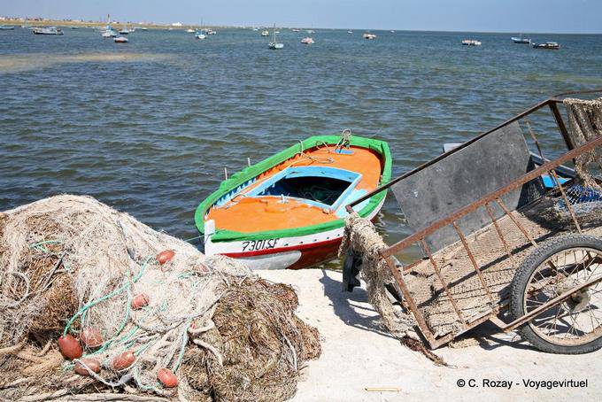 Charette, Netto- und Boot in El Attaya, Kerkennah - Tunesien