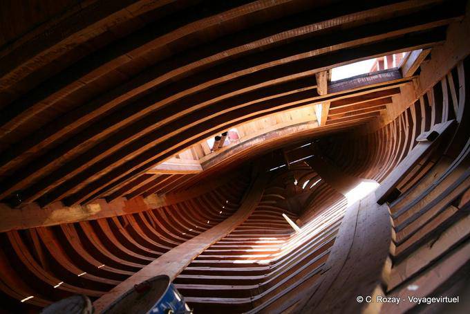 Innenarchitektur eines traditionellen Bootsbau, El Attaya - Tunesien