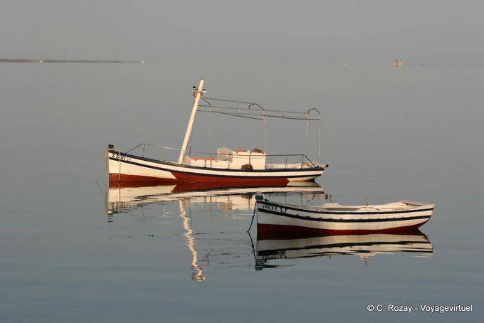 Boote am Morgen ruhig, Ouled Kacem, Kerkennah - Tunesien