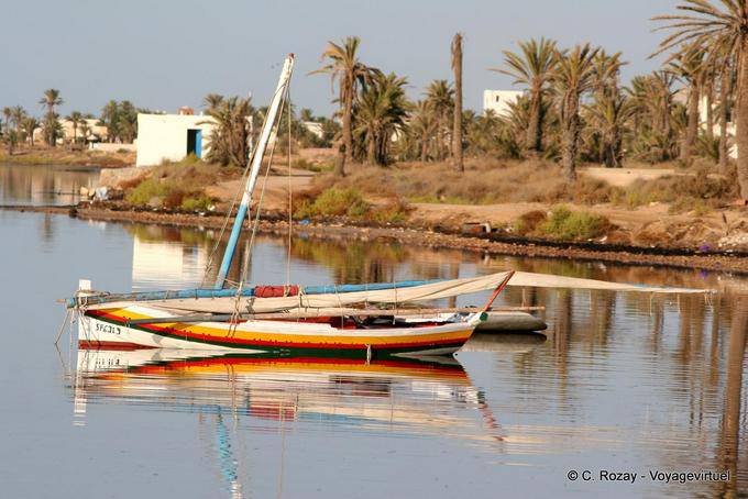 Coast und Flouka in Ouled Kacem, Kerkennah - Tunesien