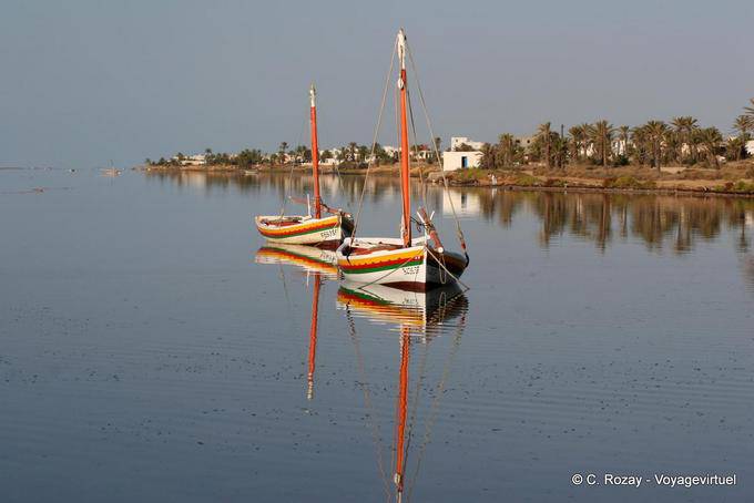 Reflections of floukas der Morgen Ouled Kacem, Kerkennah - Tunesien