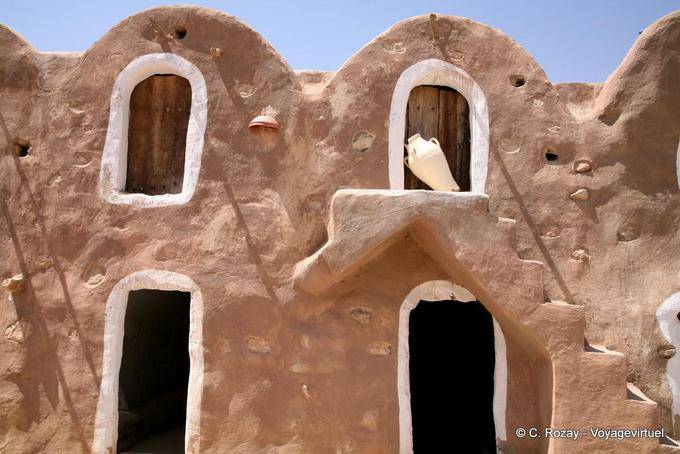 Treppenhaus und Amphoren Ksar Haddada - Tunesien