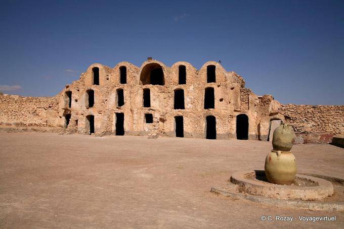 Ghorfas trat Ksar Metameur - Tunesien