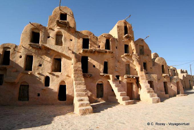 Ksar Ouled Soltane verfügt über insgesamt 440 Ghorfas - Tunesien