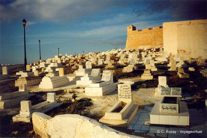 Friedhof vor den Mauern, Mahdia Cap Africa - Tunesien