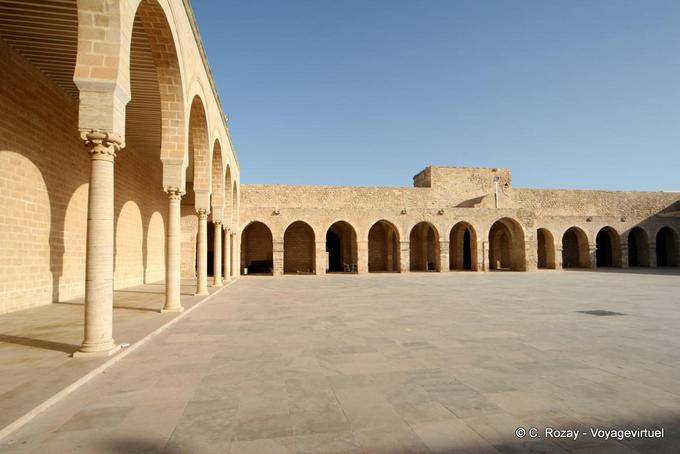Innenhof der Großen Moschee in Mahdia - Tunesien