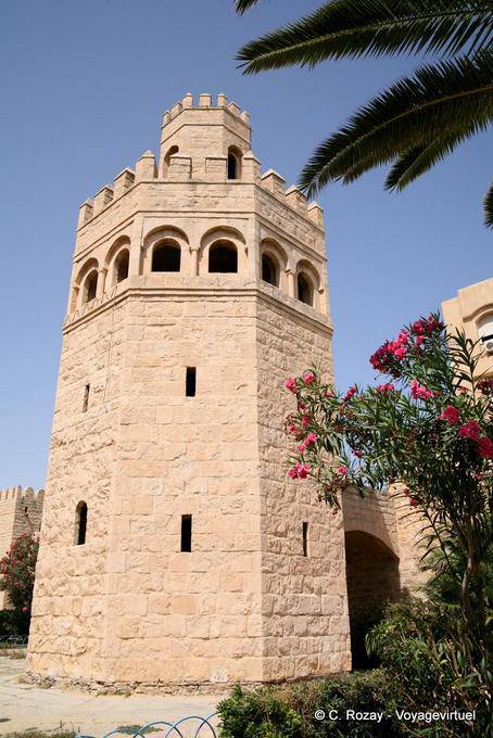 Besichtigung der Stadtmauern der Medina in Monastir - Tunesien