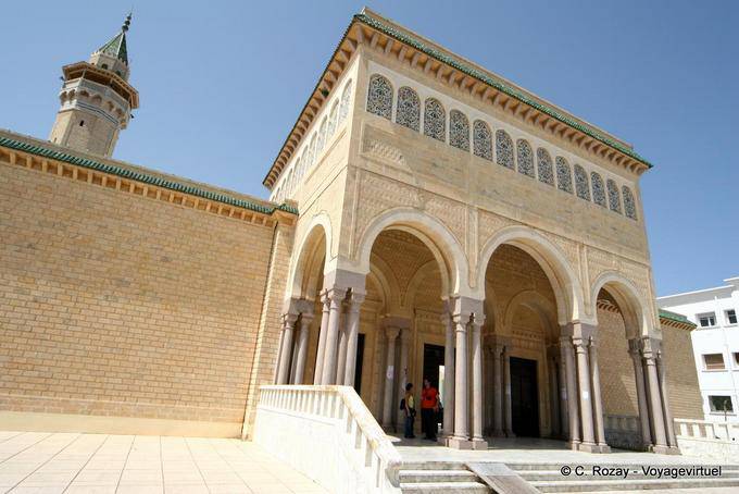 Eingang zur Moschee Bourguiba TRIMECHE Avenue, Monastir - Tunesien