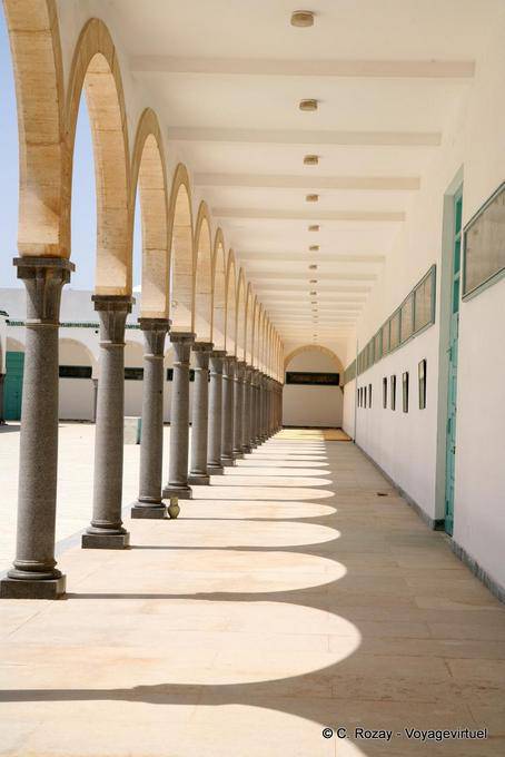 Ambulante rund um den Hof, Bourguiba-Moschee Monastir - Tunesien