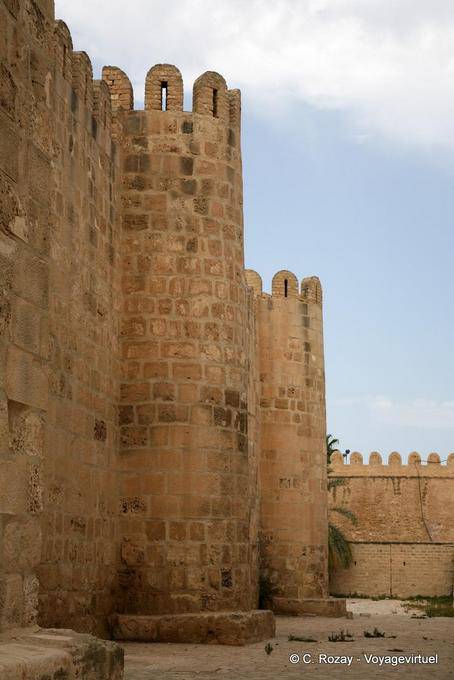 Stadtmauern von halbzylindrischen Türmen, Ribat of Sousse flankiert - Tunesien