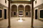 Bardo-Museum, Brunnen in einem arabischen Hof, Tunesien.