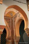 Painted Bögen der byzantinisch-maurischen Stil, St. Louis Cathedral, Carthage, Tunesien.