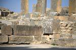 Dougga, Inschrift am Fuße des Tempels August Frömmigkeit, Tunesien.