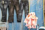 Tunis Medina, Jeans und Stoffpuppen, Tunesien.