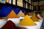 Gewürzfarben Houmt Souk Markt, Djerba, Tunesien.