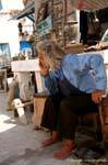 Barfuß Mann, Djerba, Houmt Souk, Tunesien.