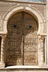 Kairouan, Tür zu gewundenen Säulen, Tunesien.